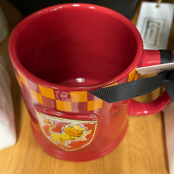 RAE DUNN Harry Potter Gryffindor Crest 🦁 Doublesided XL ceramic mug NWT - Picture 3 of 7
